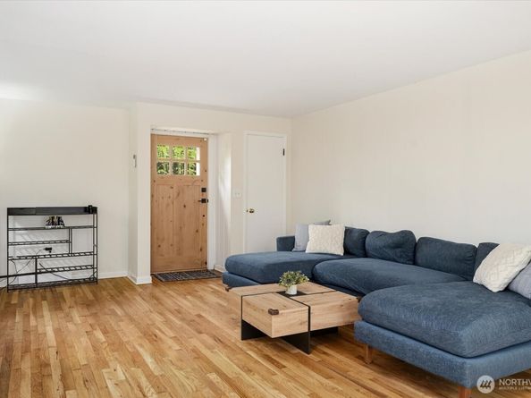 4037 NE 109th Street, Seattle WA 98125