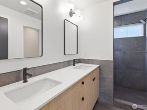4517 35th Avenue S C, Seattle WA 98118
