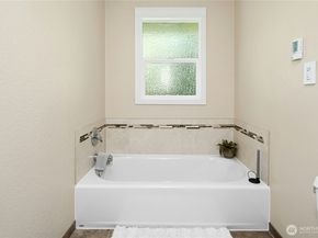 19924 163rd Avenue NE, Woodinville WA 98072