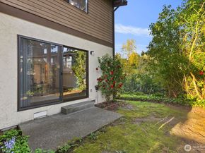 8017 NE 177th Court 504, Kenmore WA 98028