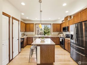 19439 1st Avenue S E4, Normandy Park WA 98148