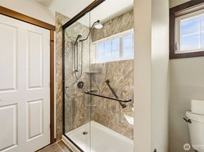19439 1st Avenue S E4, Normandy Park WA 98148