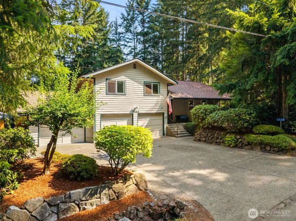 1724 NW Palmer Lane, Bremerton WA 98311