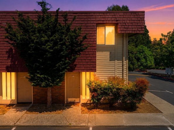 513 142nd Avenue SE 72, Bellevue WA 98007