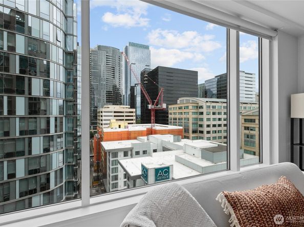 177 NE 107th Avenue 1601, Bellevue WA 98004