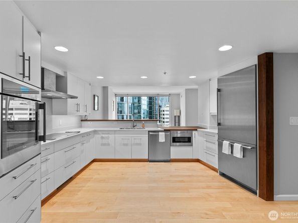 177 NE 107th Avenue 1601, Bellevue WA 98004