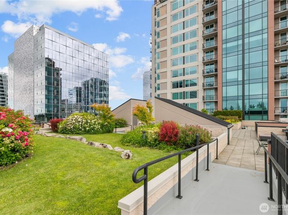 177 NE 107th Avenue 1601, Bellevue WA 98004