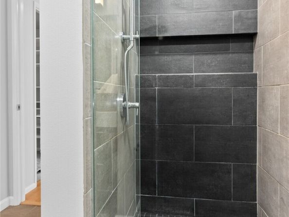 177 NE 107th Avenue 1601, Bellevue WA 98004