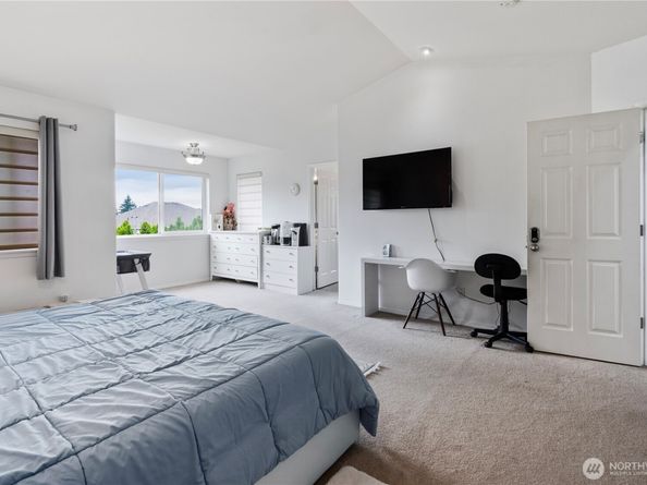 709 142nd Pl SW, Lynnwood WA 98087