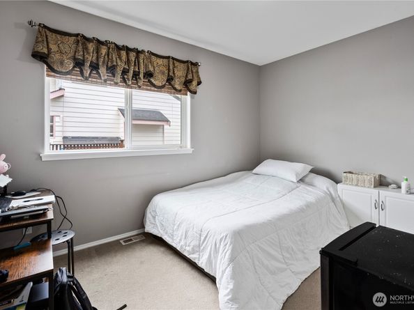 709 142nd Pl SW, Lynnwood WA 98087