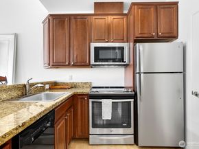 225 Logan Avenue S B355, Renton WA 98057
