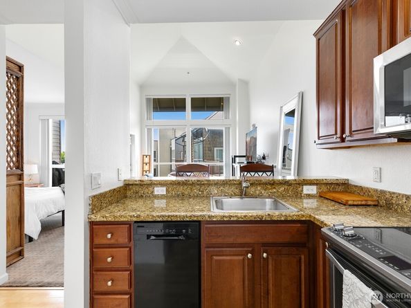 225 Logan Avenue S B355, Renton WA 98057