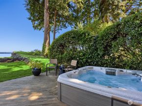 10668 NE Manor Lane, Bainbridge Island WA 98110