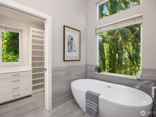10668 NE Manor Lane, Bainbridge Island WA 98110