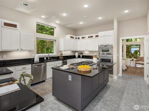 10668 NE Manor Lane, Bainbridge Island WA 98110