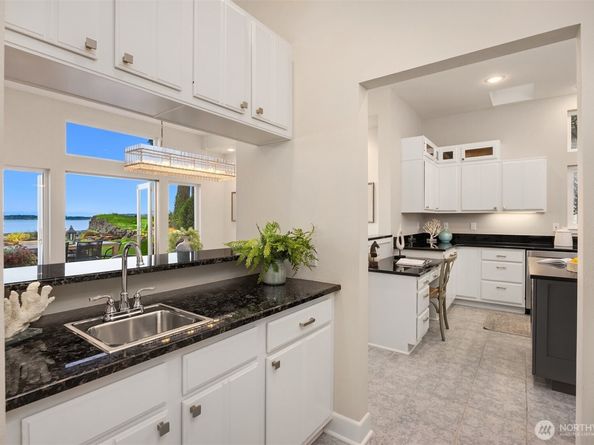 10668 NE Manor Lane, Bainbridge Island WA 98110