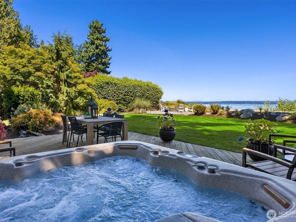 10668 NE Manor Lane, Bainbridge Island WA 98110