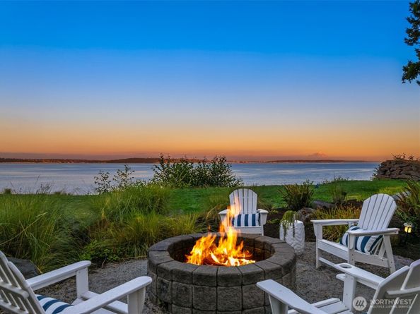 10668 NE Manor Lane, Bainbridge Island WA 98110