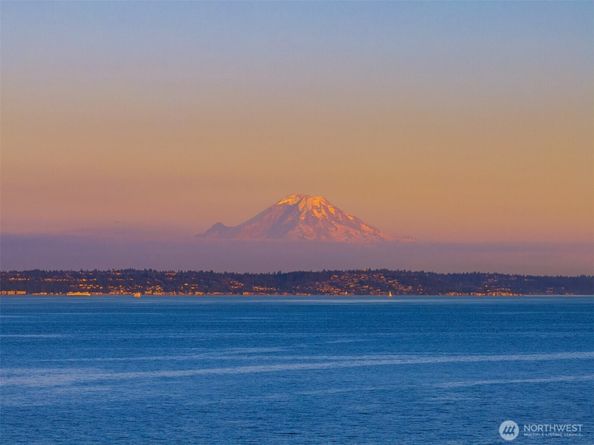 10668 NE Manor Lane, Bainbridge Island WA 98110