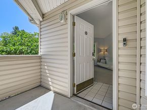 9210 Market Place F202, Lake Stevens WA 98258