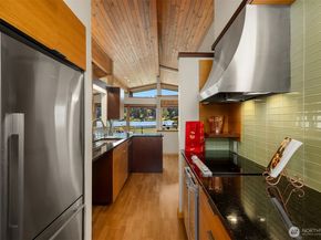 9882 Manitou Beach Drive NE, Bainbridge Island WA 98110