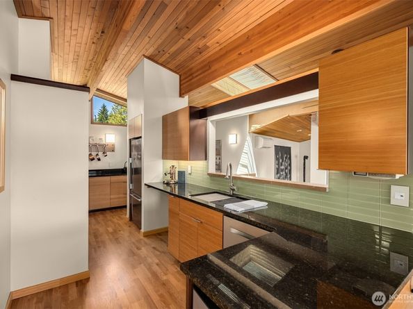 9882 Manitou Beach Drive NE, Bainbridge Island WA 98110