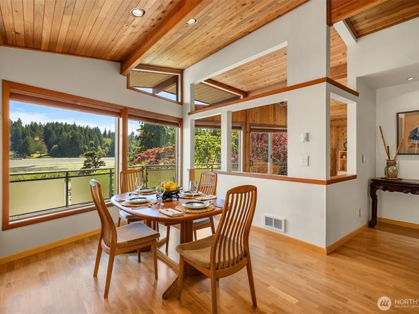 9882 Manitou Beach Drive NE, Bainbridge Island WA 98110