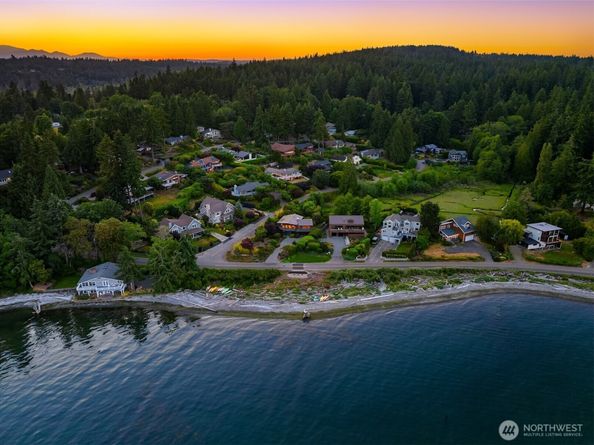 9882 Manitou Beach Drive NE, Bainbridge Island WA 98110