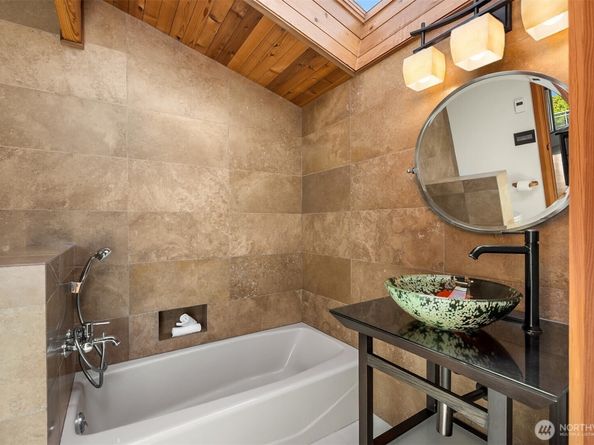 9882 Manitou Beach Drive NE, Bainbridge Island WA 98110
