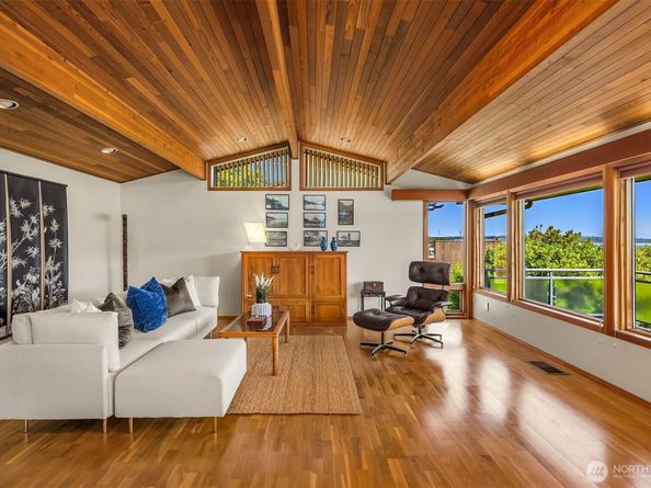 9882 Manitou Beach Drive NE, Bainbridge Island WA 98110