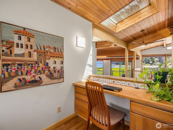 9882 Manitou Beach Drive NE, Bainbridge Island WA 98110