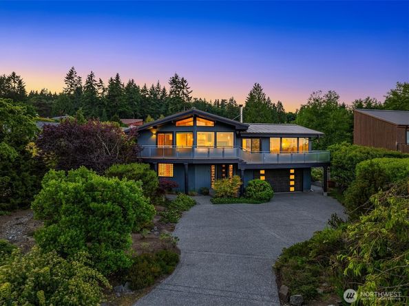 9882 Manitou Beach Drive NE, Bainbridge Island WA 98110