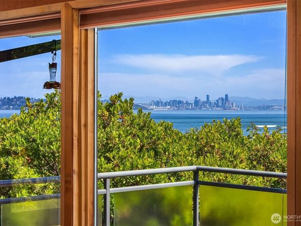 9882 Manitou Beach Drive NE, Bainbridge Island WA 98110