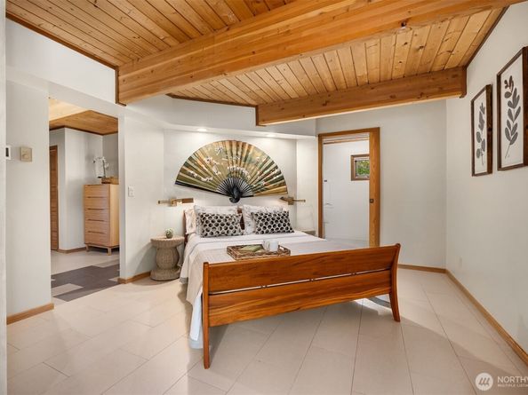 9882 Manitou Beach Drive NE, Bainbridge Island WA 98110