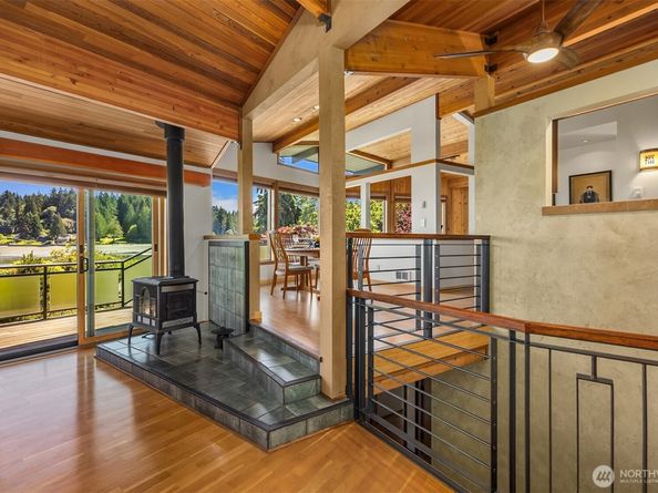 9882 Manitou Beach Drive NE, Bainbridge Island WA 98110
