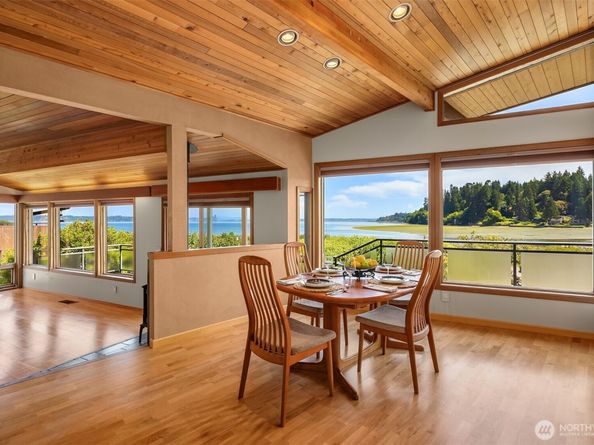 9882 Manitou Beach Drive NE, Bainbridge Island WA 98110