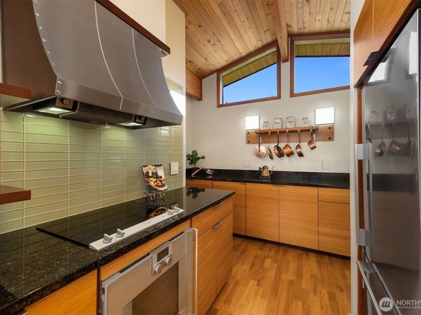 9882 Manitou Beach Drive NE, Bainbridge Island WA 98110
