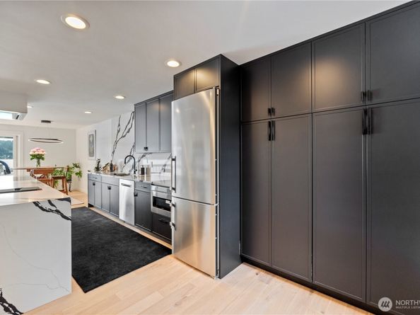 17514 NE 40th Place J3, Redmond WA 98052
