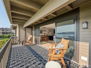 17514 NE 40th Place J3, Redmond WA 98052