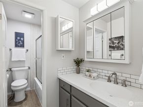 19414 Aurora Avenue N 203, Shoreline WA 98133