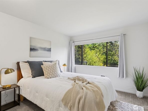 19414 Aurora Avenue N 203, Shoreline WA 98133