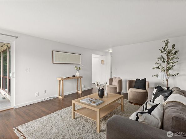 2636 22nd Avenue W 101, Seattle WA 98199