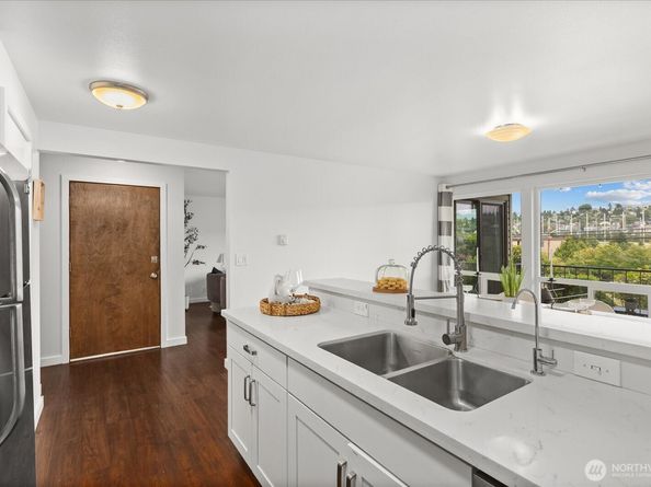 2636 22nd Avenue W 101, Seattle WA 98199