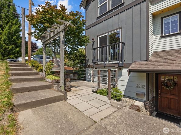 4252 Williams Avenue W, Seattle WA 98199