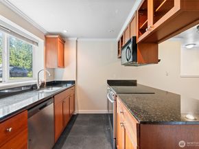 14010 NE 181st Place C102, Woodinville WA 98072