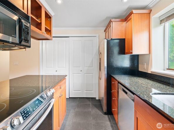 14010 NE 181st Place C102, Woodinville WA 98072