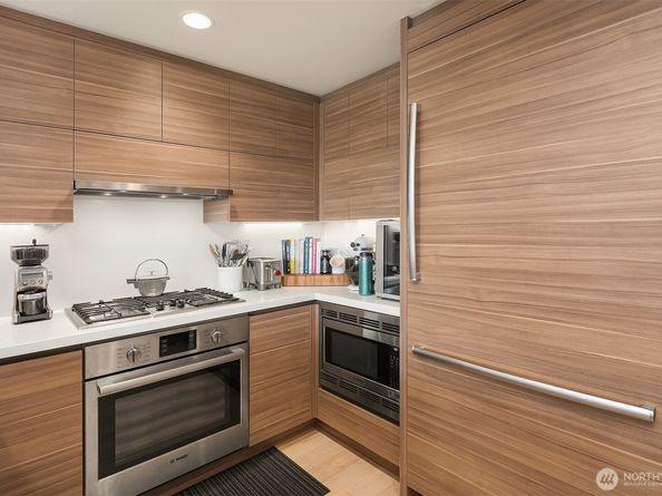 583 Battery Street 1405N, Seattle WA 98121