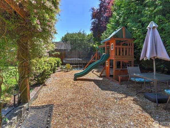 11729 Phinney Avenue N, Seattle WA 98133