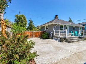11729 Phinney Avenue N, Seattle WA 98133