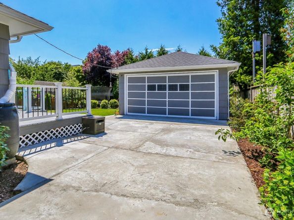 11729 Phinney Avenue N, Seattle WA 98133